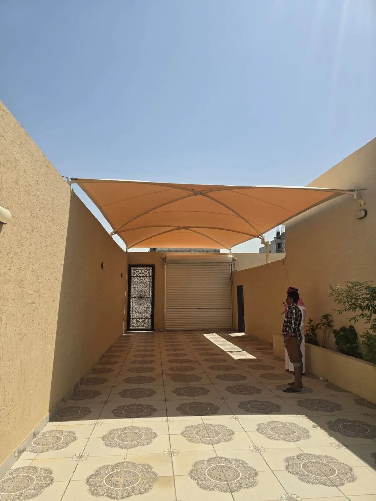 مشاريع مظلات مواقف حكومية وتجارية